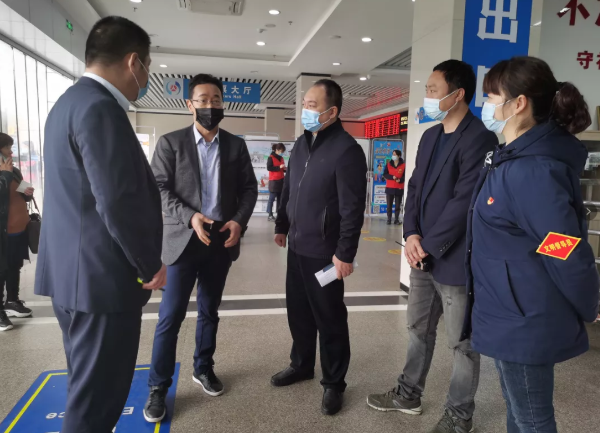 黃俊、穆孫祥先后深入徐坊客運分公司督導文明創(chuàng)建、疫情防控、安全生產工作