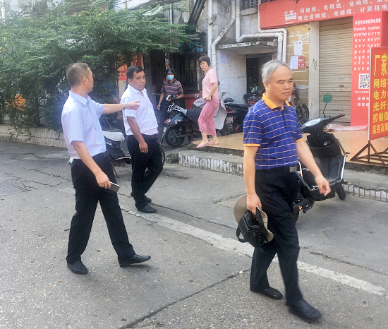 戴豪贛督導(dǎo)長鴻物業(yè)文明創(chuàng)建、疫情防控及安全生產(chǎn)工作