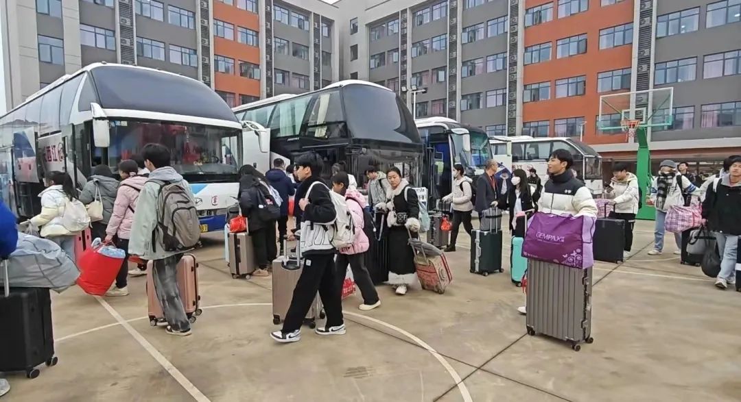 都市城際公交：“校園直通車”送你到家門口！