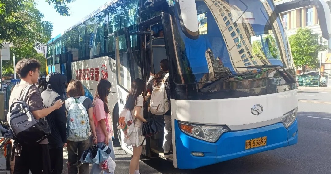 新余公交:定制直通車(chē)走進(jìn)校園