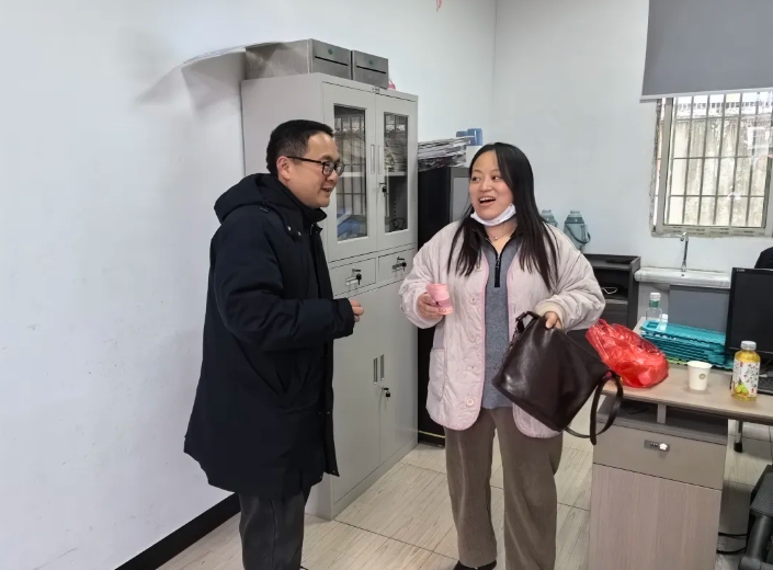 上饒汽運：駕駛員拾金不昧 歸還萬元現金