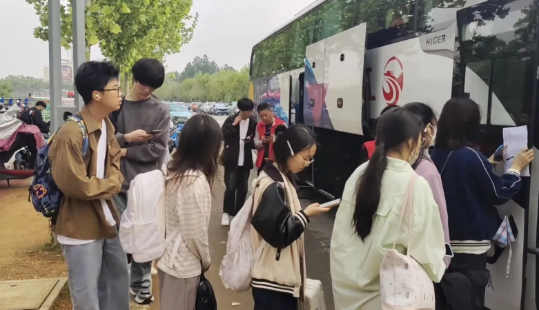 景德鎮(zhèn)長(zhǎng)運(yùn)：開(kāi)通校園直通車 溫暖學(xué)子返鄉(xiāng)路